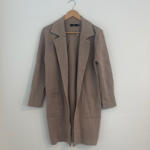 Elegant Women's Tan Trench Coat - Picture 1 of 5